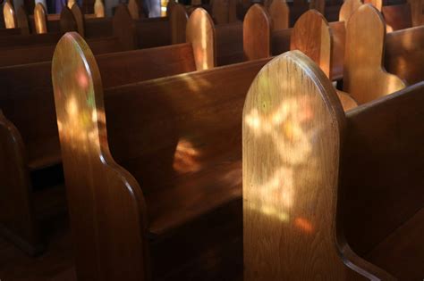 What is a church pew? Definition and history | Comfortek blog