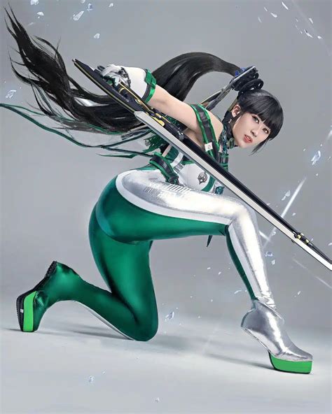 Cosplayer mostra bastidores para se tornar Eve, de Stellar Blade