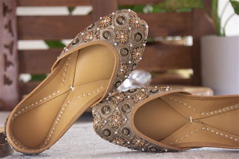 ZARINA: Handcrafted Dark Grey/Brown Punjabi Jutti - Amaryllis For Her