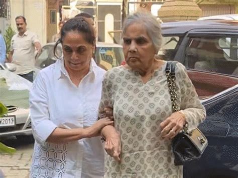 Khan family arrives at EX-daughter-in-law Malaika Arora's restaurant ...