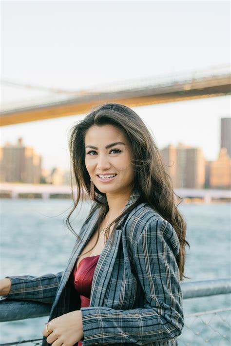 Woman vs Python Snake 的图像结果