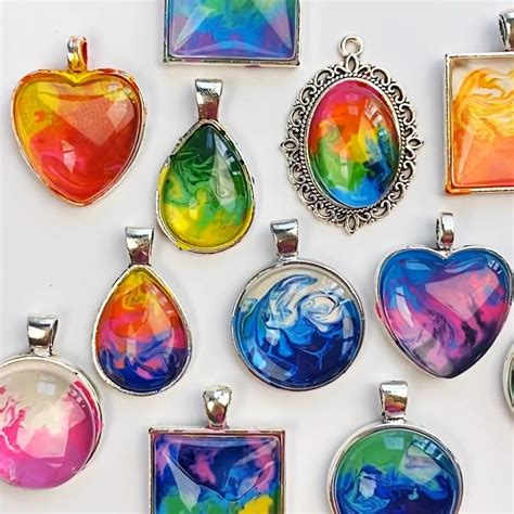 Melted crayon art jewelry turn crayons into jewelry – Artofit