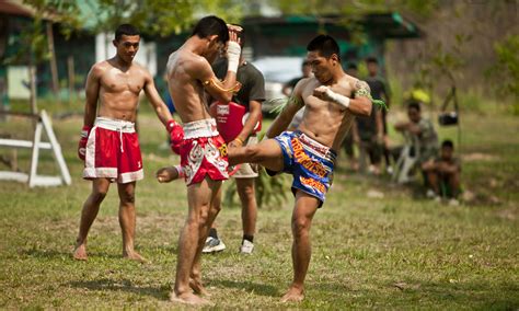 Muay Boran Moves Muay boran fighters who are trained in the art of muay ...