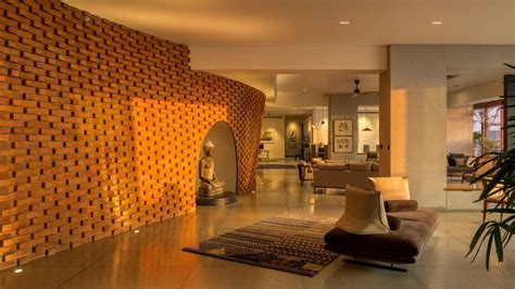 A sinuous brick wall flows through this 11,000-square-foot Mumbai ...