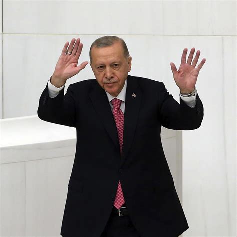 Viral: In Another Mishap, Pakistan PM Denied Hug by Turkish President ...