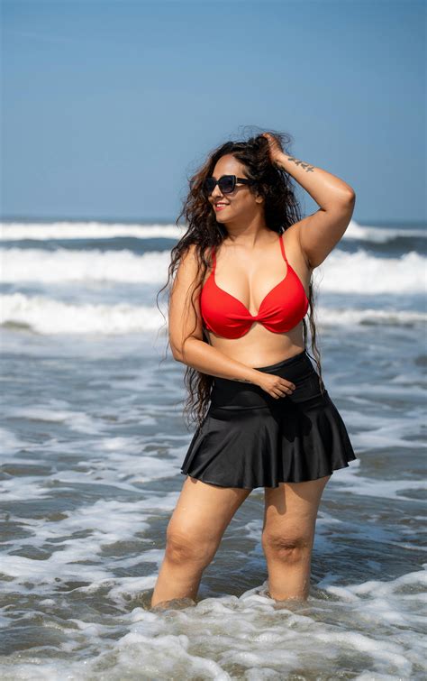 Women+Bending+Over+In+Thong+Bikini Photos, Download The BEST Free Women ...