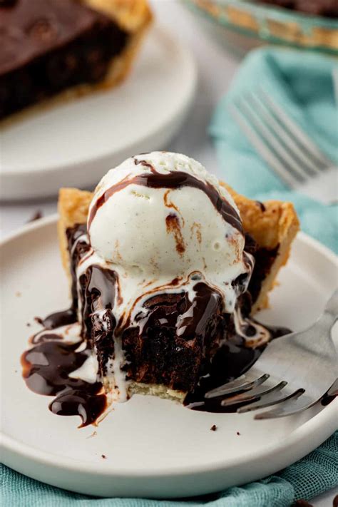 The Best Fudgy Brownie Pie Recipe (So Easy To Make!)