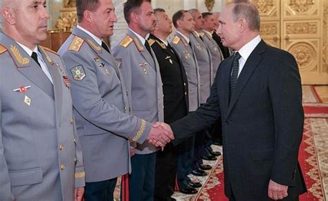普京授予62人将军军衔，在俄罗斯当将军是什么感觉？|谢尔盖|普京|俄罗斯_新浪新闻