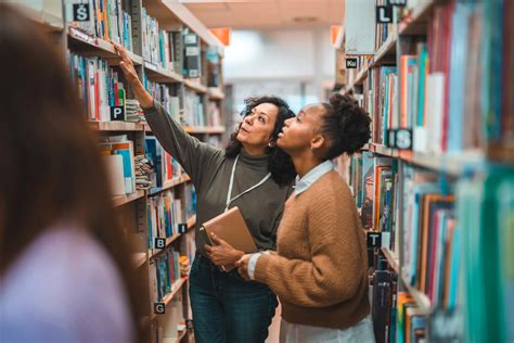 How to Become a Librarian in 2025 | USC Online