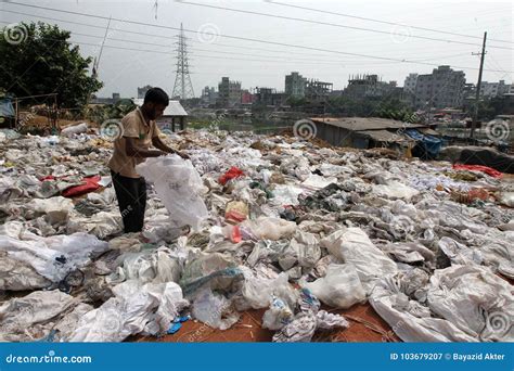 Buriganga River Pollution at Dhaka Editorial Photography - Image of ...