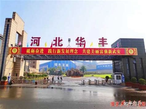 3月15日，邯郸新世纪商业广场，等待进场的员工