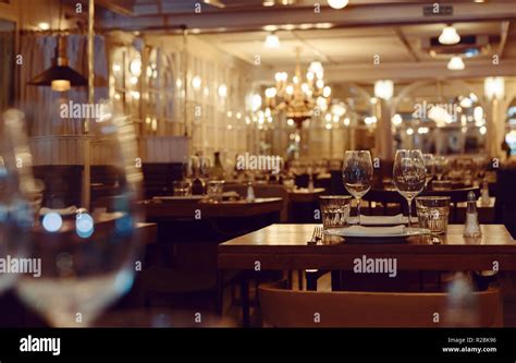 locals restaurant 的图像结果