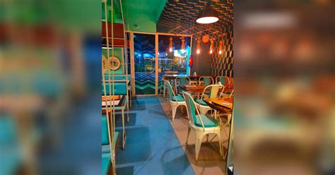 With Catchy Decor & Sumptuous Food, Stop By This Place When In Noida | LBB