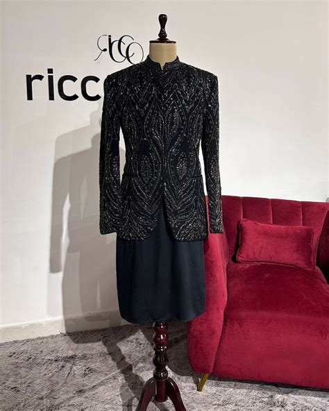 BLACK INDOWESTERN BLAZER WITH DRAPED KURTA PAJAMA – Ricco India