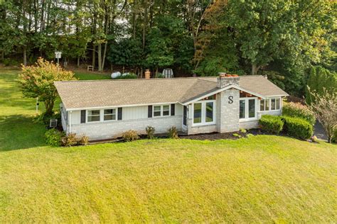 110 N. Ridge Road, Reinholds by Kline, Kreider & Good Auctioneers