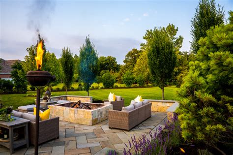 Backyard Landscape 的图像结果