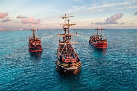 Captain Hook: Pirate Show and Dinner Cruise in Cancun | Mexico