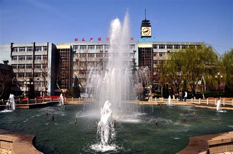 绿泉广场-济南大学文化中心