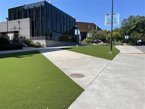 UNC Chapel Hill - Dean E Smith Center Lawn | SYNLawn® Carolina