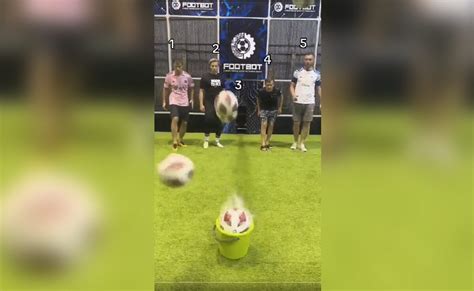 किसने किया गोल? इस वीडियो को देखने के बाद भी लोग बताने में असक्षम हैं ...