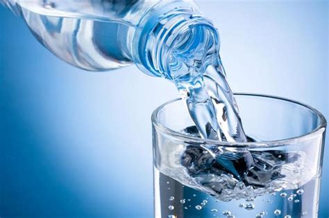 每日必喝水，你知道纯净水和矿泉水的区别吗？哪个适合长期饮用？ - 知乎