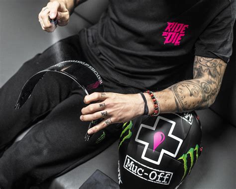 MUC OFF Helmet & Visor Cleaner 32ml– Moto Central