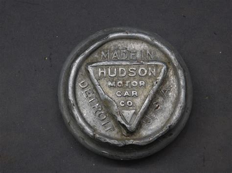 1920s Hudson Motor Car Company Center Cap