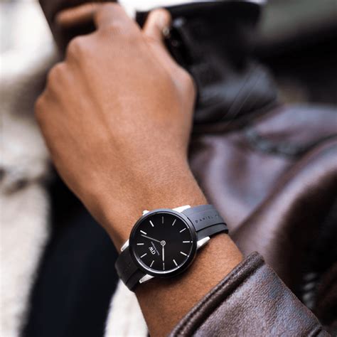 Iconic Motion - Black and Silver Sports Watch 40mm | DW