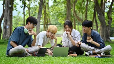 Gen-Z Vs Gen-Alpha: What Sets This Generation Apart?