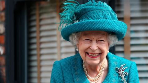 Decoding Queen Elizabeth's evolving style over the decades. On Fashion ...