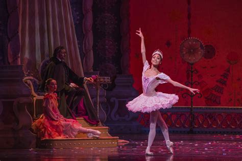 Dance Review: THE NUTCRACKER (Joffrey Ballet in Chicago)