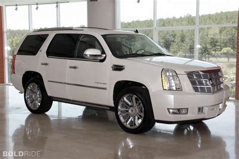 2012 Cadillac Escalade - Information and photos - MOMENTcar