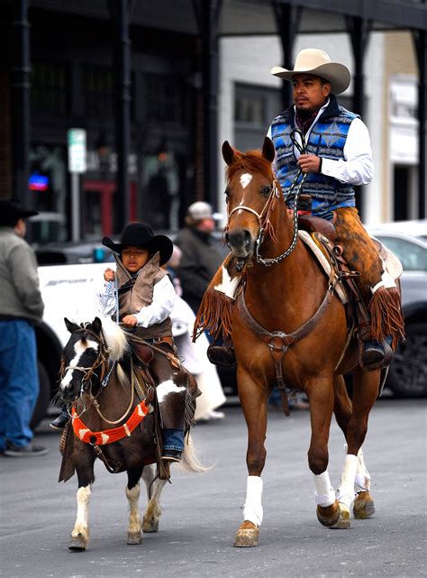 Is the San Angelo population growing or shrinking?