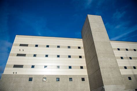 Saginaw County corrections officer fired after allegedly smuggling ...