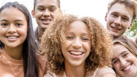 People Smiling High Resolution 的图像结果