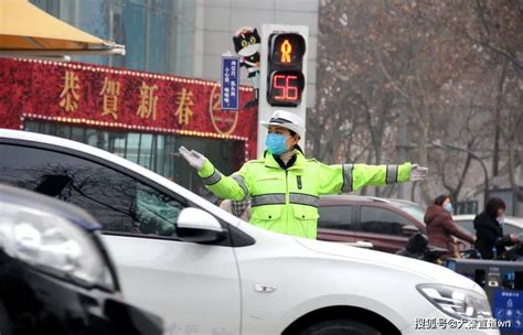 春节假期第六天 车流量增加 渭南公安交警全力迎战返程高峰_车辆