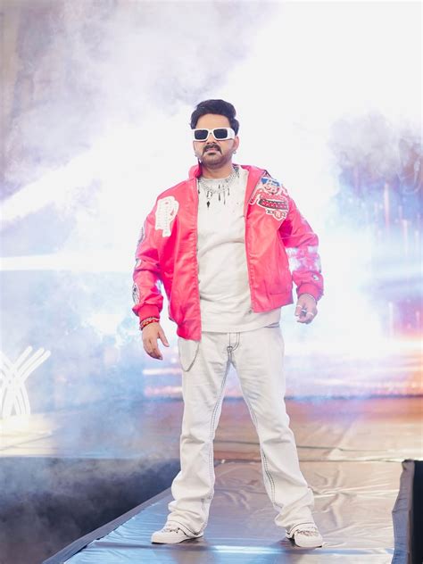 Pawan Singh Inappropriate Touch VIDEO Controversy; Anjali Raghav Breaks ...