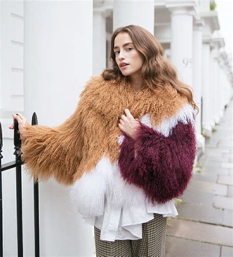 FUZZY FLUFFY FASHION