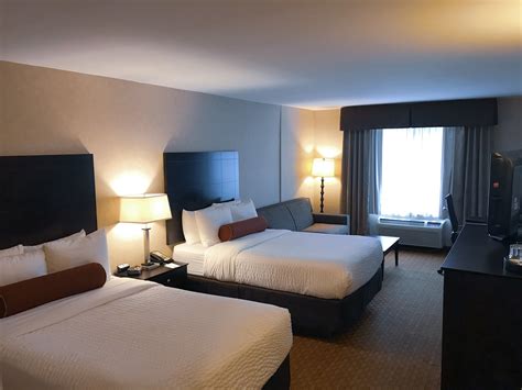 2 Double Beds Suite in Elmhurst Illinois | Clarion Inn Elmhurst - Oakbrook