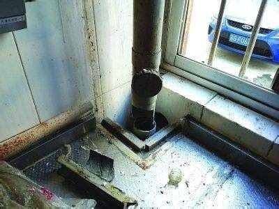 二楼厨房下水管道堵塞反水怎么办？