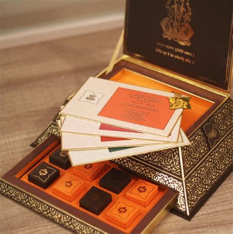 Elegant Dual-Layer Box – Upani