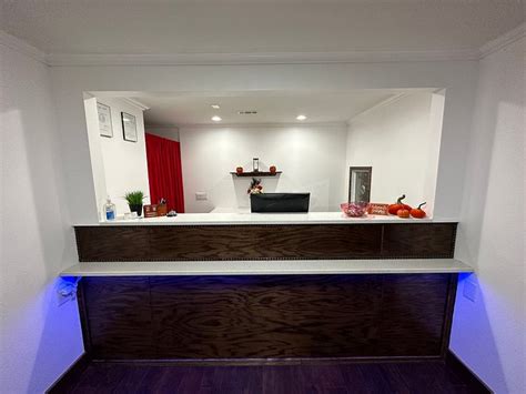 RAZORBACK INN (Rogers) - Motel Reviews, Photos, Rate Comparison ...