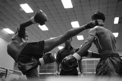 Boxing Black and White 的图像结果