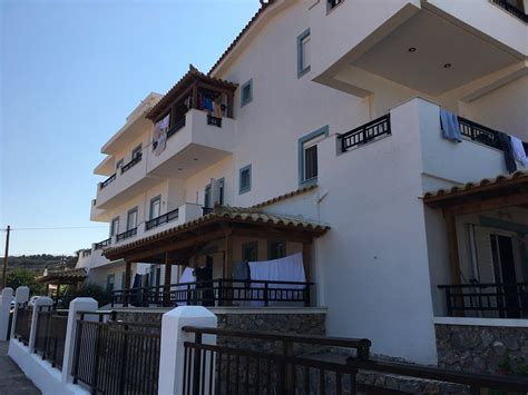 MARAVELIAS HOUSE (Archangelos) - Lodge Reviews, Photos, Rate Comparison ...