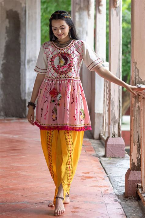 Off-white & Light pink Embroidered Navratri Kedia set Garba & Navratri ...