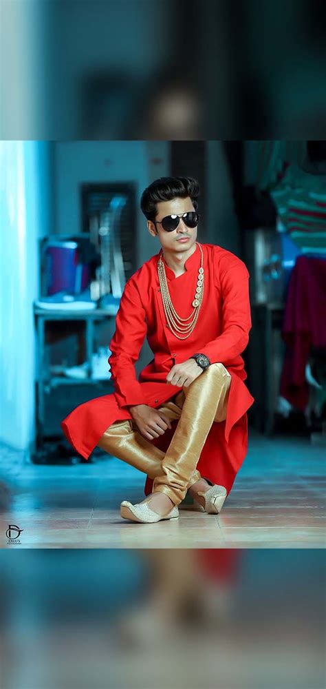 Best groom poses in sherwani For Photography Idea _Dilus Photography