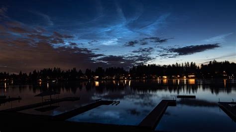 Clouds from leftover meteor smoke put on show in pre-dawn hours over ...