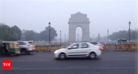 Delhi AQI: Fog and drizzle in Delhi-NCR, AQI dives to 'severe' | Delhi ...