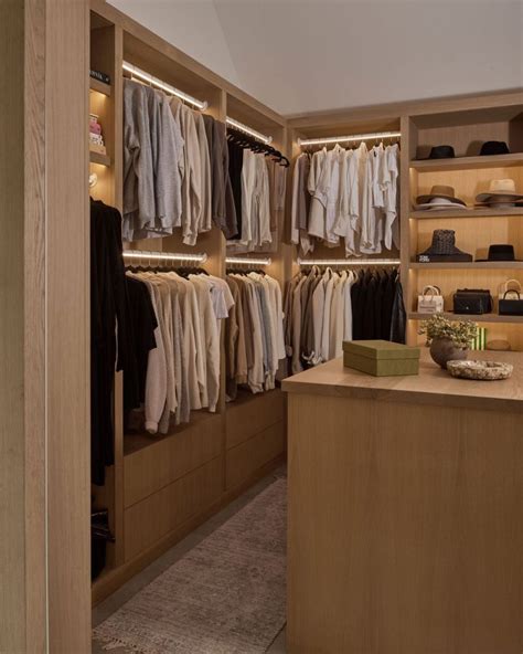 Beautiful Closet Design 的图像结果
