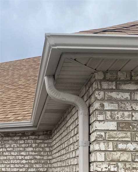 Seamless Gutter Installation - Trusted & Reliable